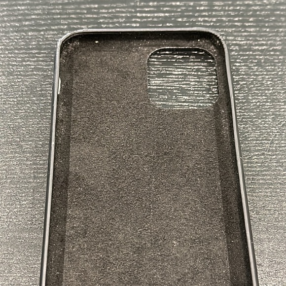 OFF-WHITE Baggage Tape Arrows iPhone 11Pro Phone Case in Black - Picture 7 of 7